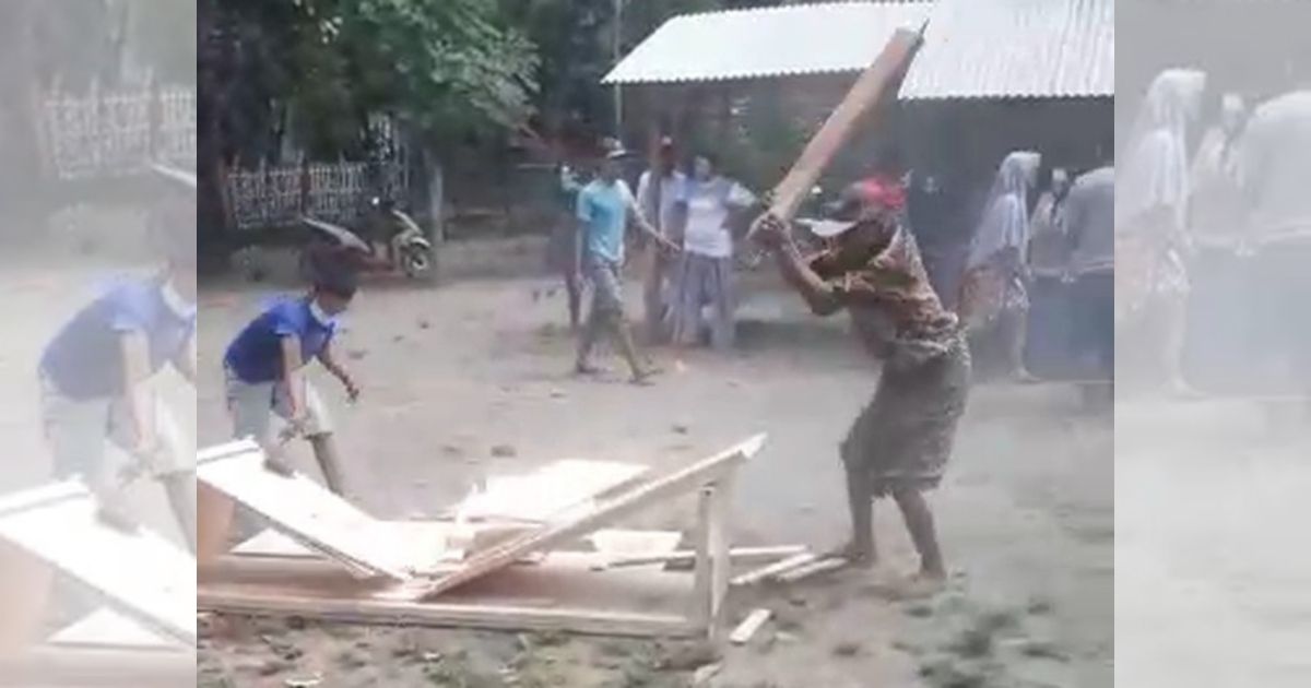 Residents of a village in East Java’s Situbondo regency were caught on film destroying the coffin of a deceased COVID-19 patient, the video of which has widely circulated in Indonesia. Screenshot from video