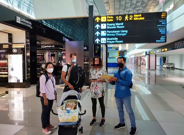 The family was deported from Indonesia via Soekarno-Hatta International Airport in Jakarta on Monday. Photo: Istimewa