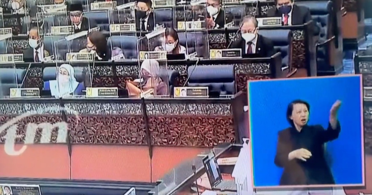Sign language interpreter translates parliamentary debate for sitting on July 26, 2021. Photo: @S_ Y_New/Twitter