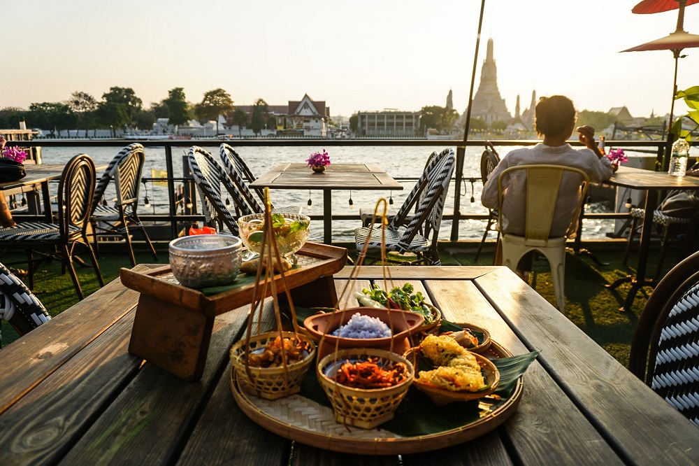 A 2019 file photo of Rongros, a riverside restaurant in Bangkok’s Phra Nakhon district. Photo: Coconuts Bangkok
