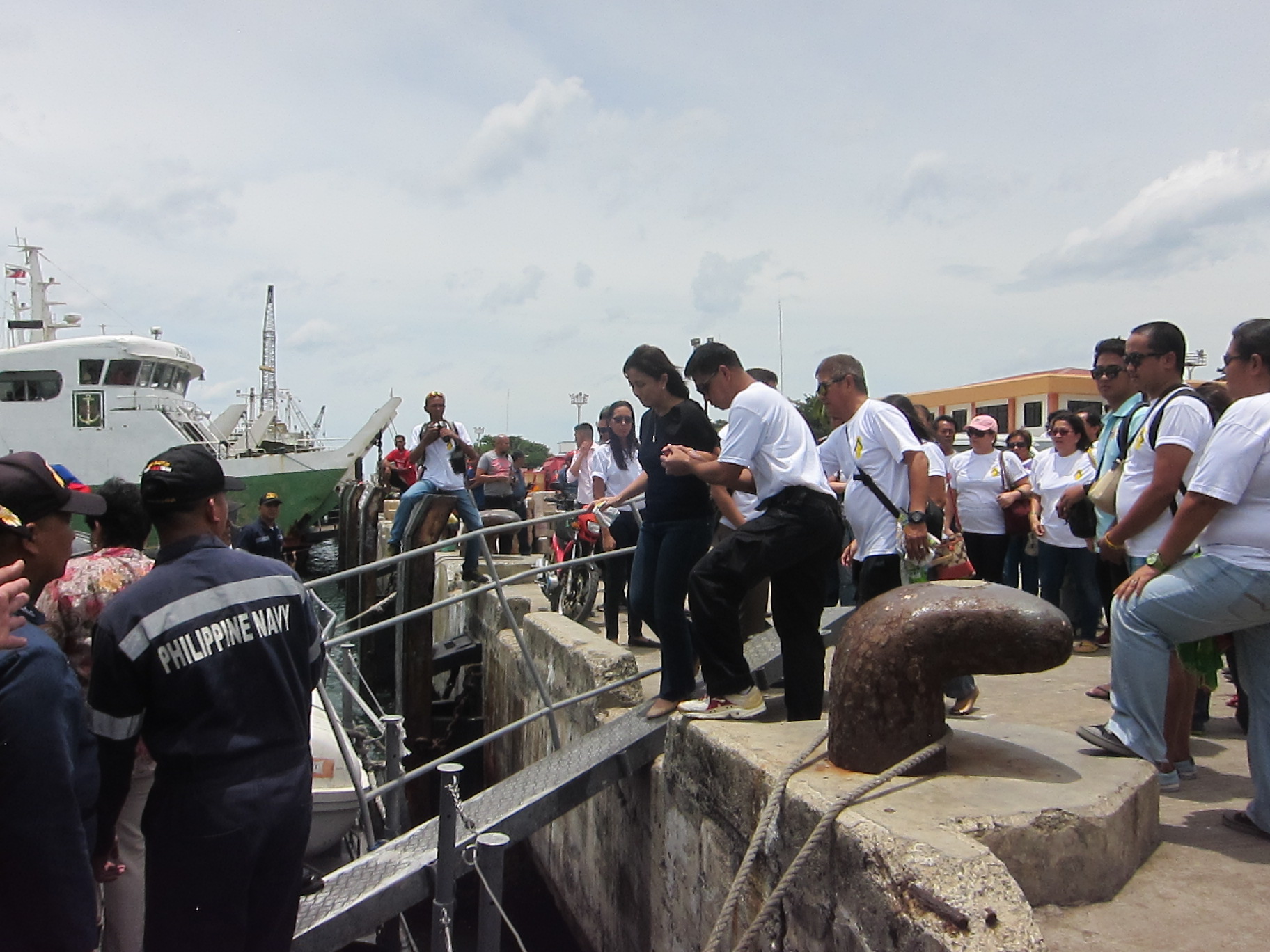 Rep. Leni Robredo being escorted onto a boat that would take them to the site where Sec. Jesse Robredo's plane went down (photo courtesy of Panch Alvarez)