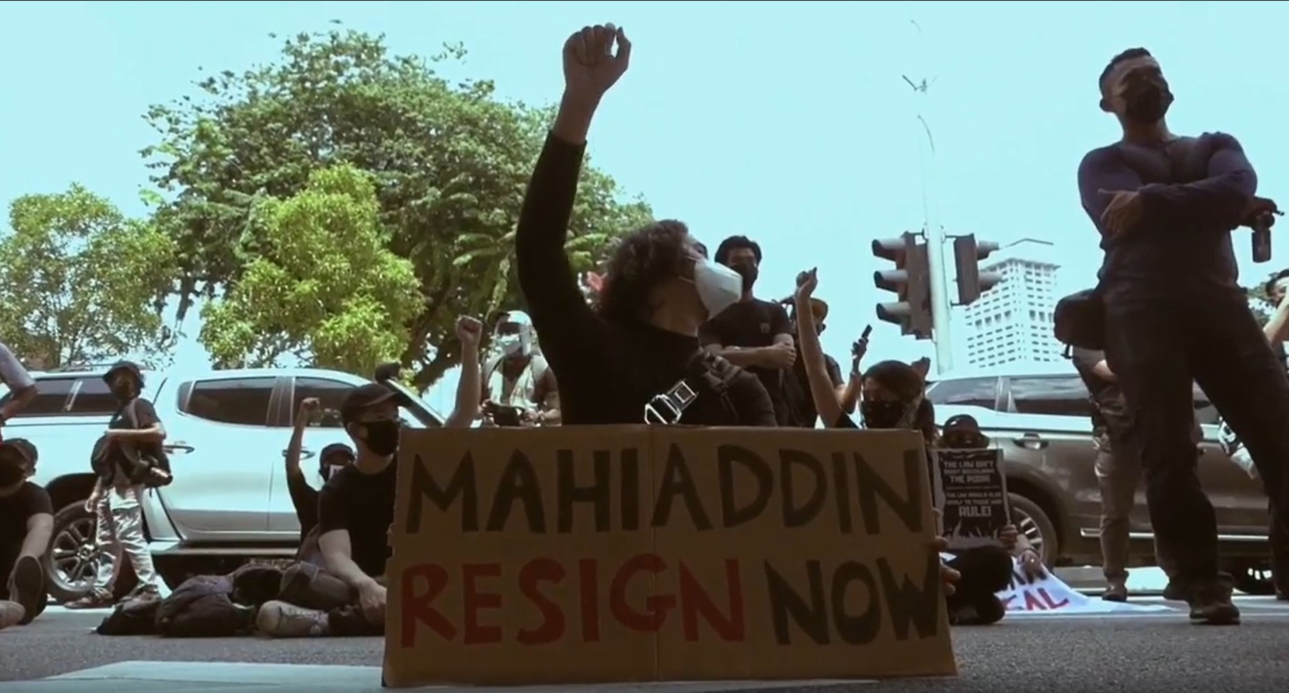 Malaysia protester holds a placard with ‘Mahiaddin Resign Now.’ Photo: Ell Zulkarnain
