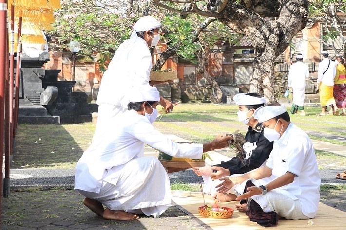 Bali Governor and Deputy Governor attending an authorized traditional ceremony in Bali, where such activities are commonplace and important for the local residents. Photo: Bali Provincial Government