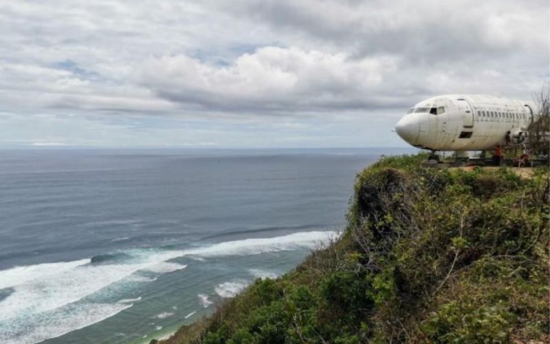 The retired plane will be placed on top of a cliff overlooking Nyang Nyang Beach in Pecatu, South Kuta. Photo: Istimewa