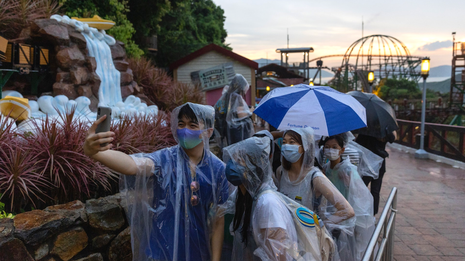 Hongkongers queued in the rain for one last ride on the Mine Train, Raging River and Abyss before they retire. Photo: HK01