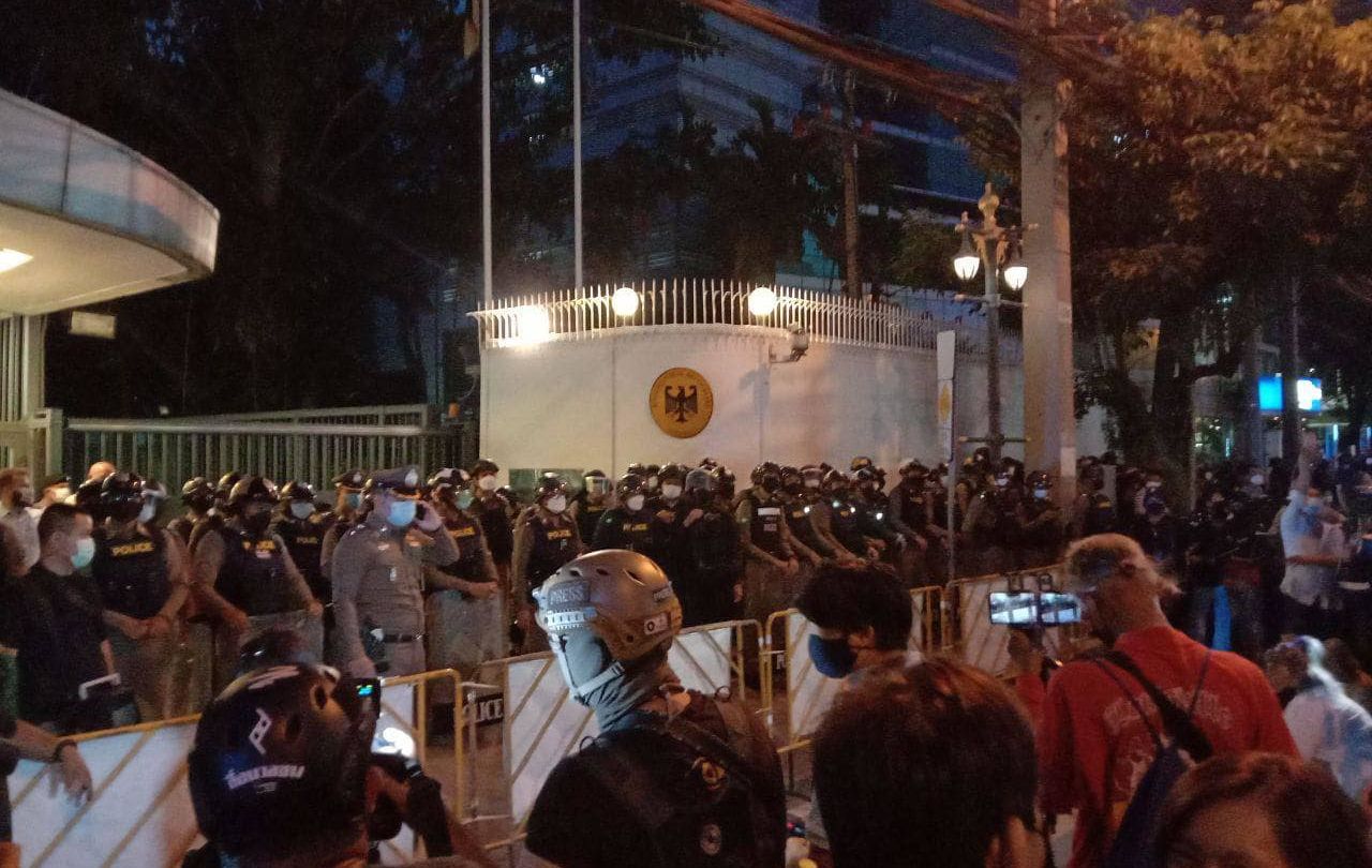 Protesters on Sunday gathered at the German Embassy with hundreds of police guarding the venue. Photo: United Front of Thammasat and Demonstration / Facebook
