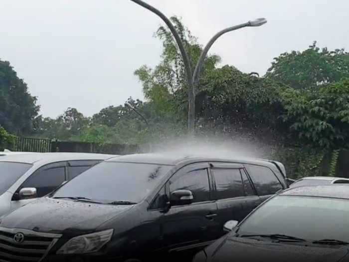 Rain falling on a single car in Indonesia. Video screengrab from Instagram/@uryanriana