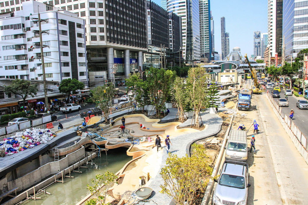 Workers rush to complete the Chong Nonsi Canal Park in time for Saturday's opening. Photo: Chayanit Itthipongmaetee