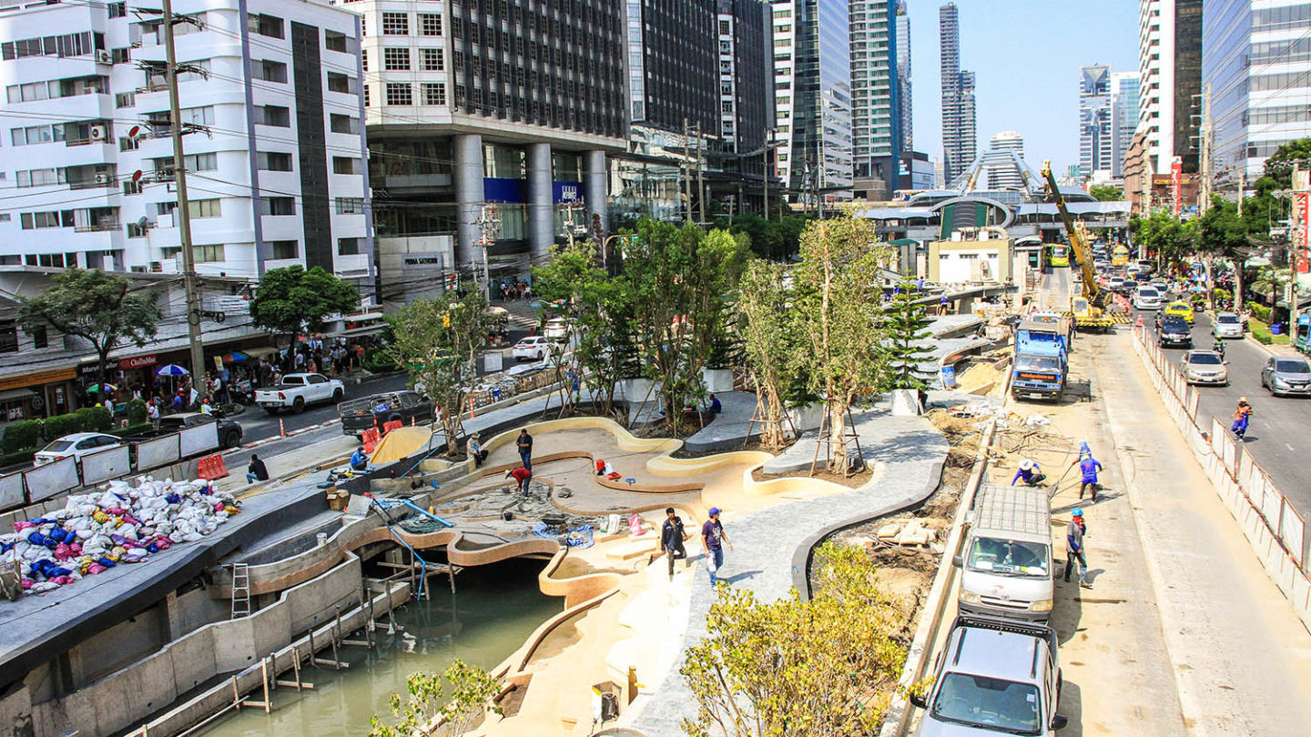 Workers rush to complete the Chong Nonsi Canal Park in time for Saturday’s opening. Photo: Chayanit Itthipongmaetee