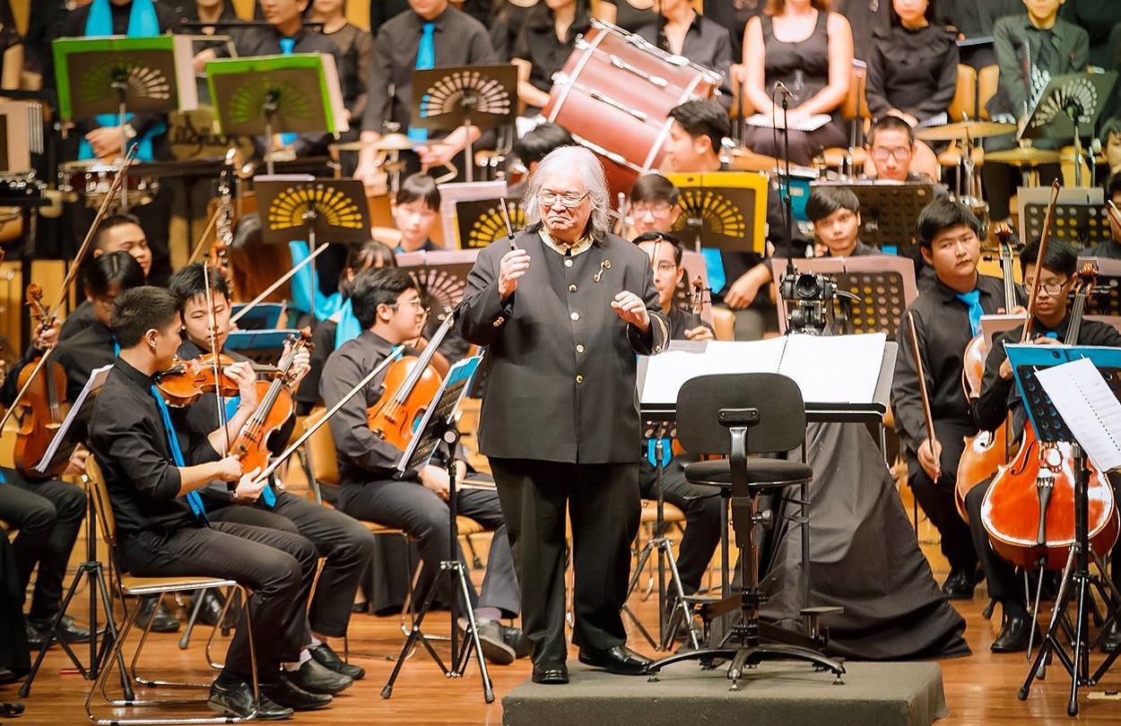 Somtow Sucharitkul, at center, at the Ultimate Star Wars Symphony Concert in 2018. Photo: Siam Sinfonietta
