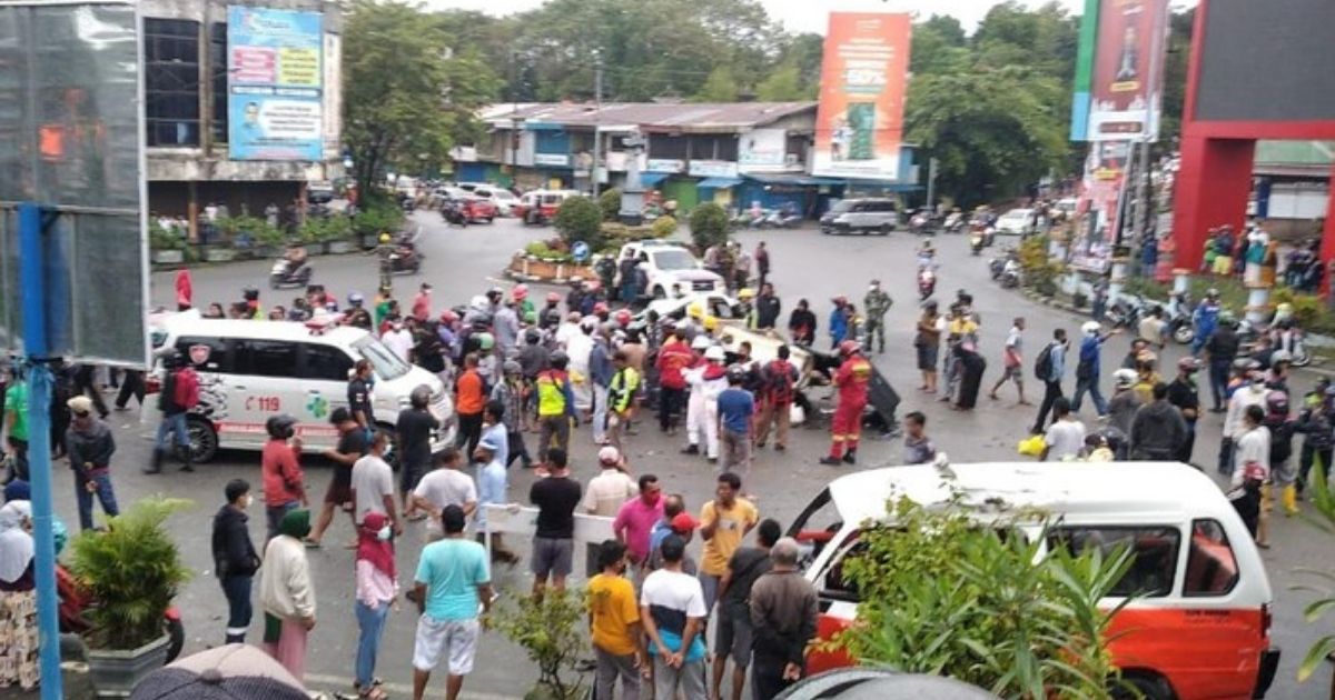Muara Rapak intersection in Balikpapan, East Kalimantan after a multiple-vehicle collision that killed at least five people on Friday, Jan. 21. Photo: Istimewa