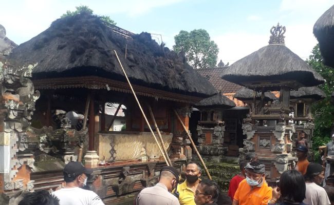 A traditional hut in Bali was set on fire by a bird, police say. Photo: Istimewa