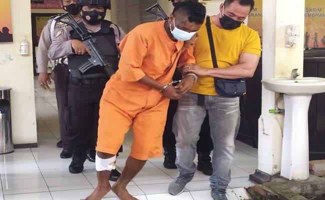 Theft suspect Gilang Andrianto under police custody. Photo: Handout