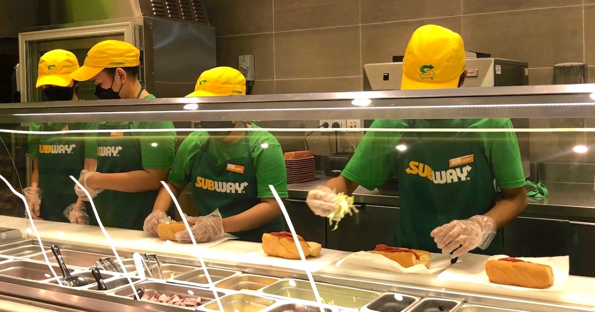Subway’s sandwich artists, or the people in charge of preparing and serving subs, during the opening of the chain’s first Indonesian store at South Jakarta’s Cilandak Townsquare (Citos) in mid-October 2021. Photo: Nadia Vetta Hamid for Coconuts Media