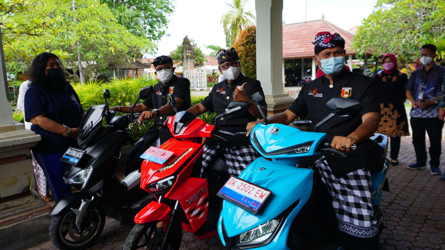The electric bikes that are planned to be distributed for <i></noscript>pecalang</i> (Balinese people’s traditional security guards) for this year’s Nyepi. Photo: KemBALI Becik.