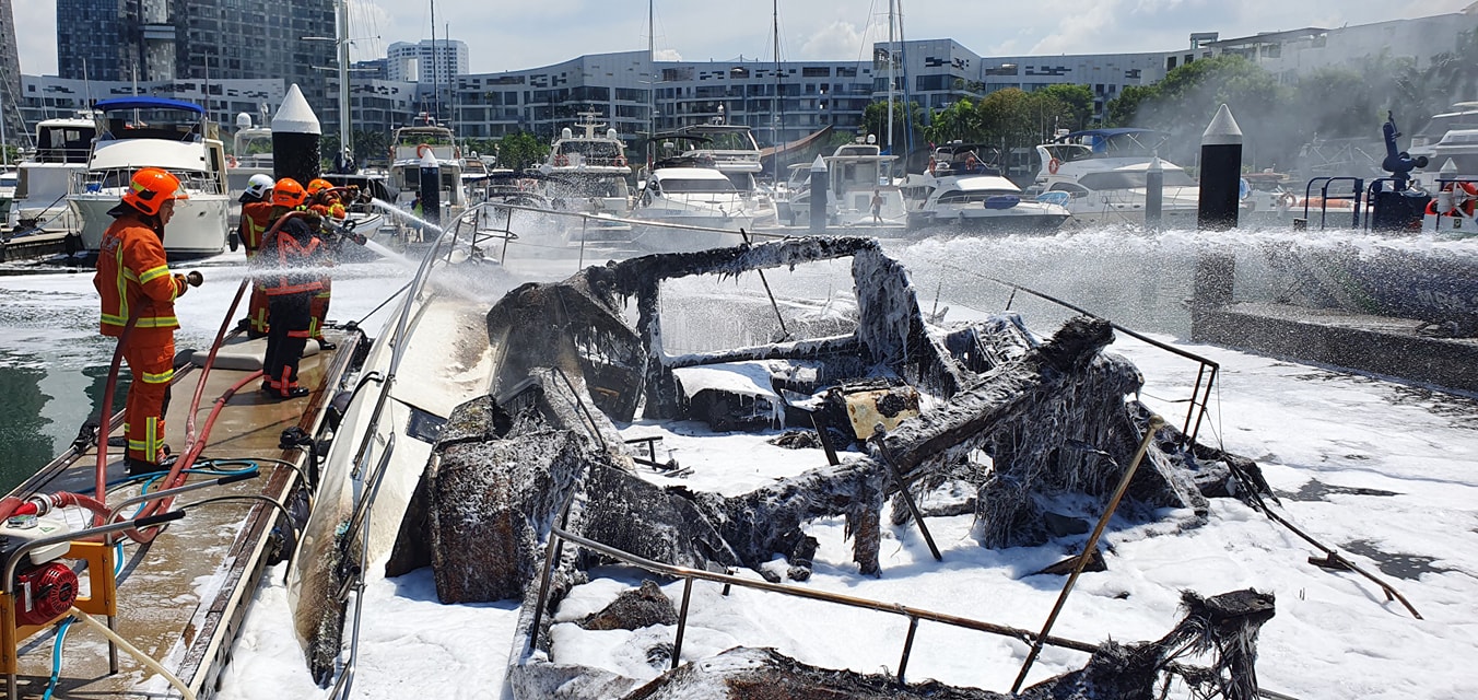A boat caught fire this morning at a Keppel Bay pier. Photo: SCDF
