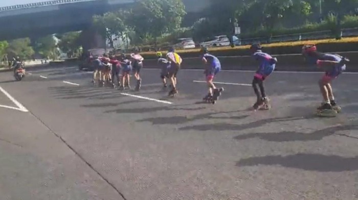 Inline skaters hogging the middle lane of a major Jakarta road. Photo: Video screengrab