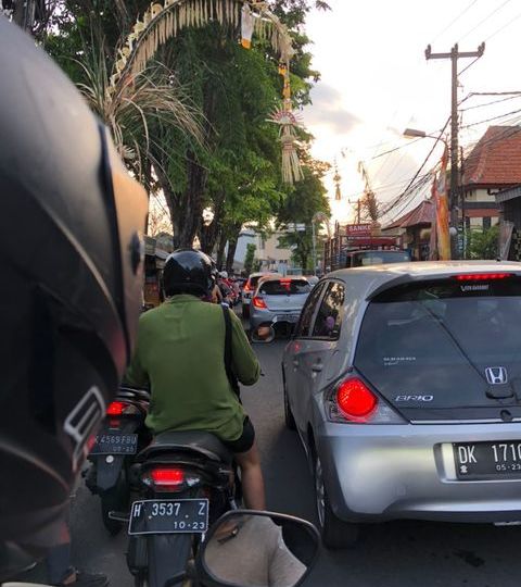 As more and more tourists roaming around streets of Bali recently, we should all be cautious especially with our belongings while riding motorbikes. Photo: PJ / @cangguinfo