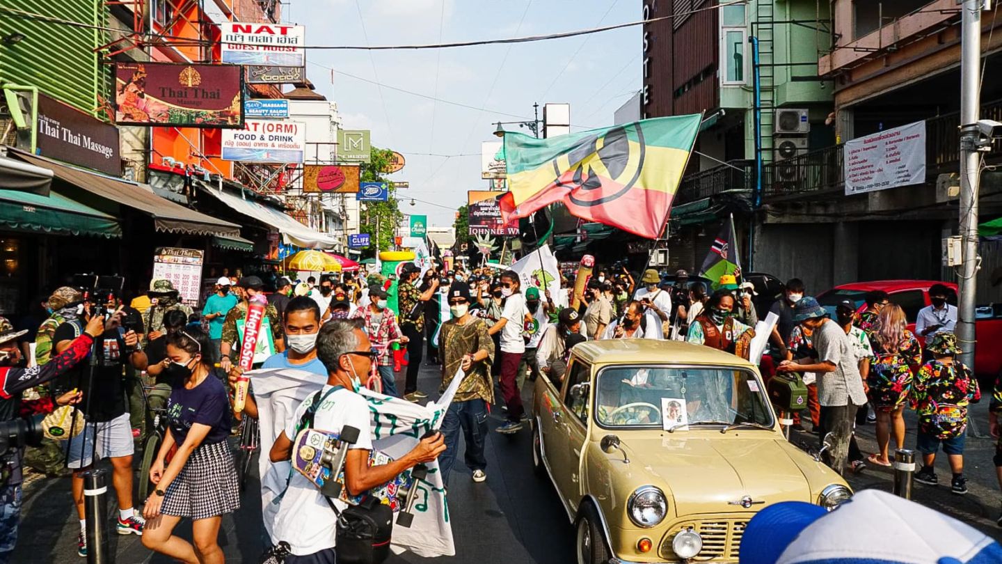 Pot smokers and cannabis advocates on April 20, 2022, hit Khaosan Road to celebrate Weed Day. Photo: Chayanit Itthipongmaetee / Coconuts Bangkok
