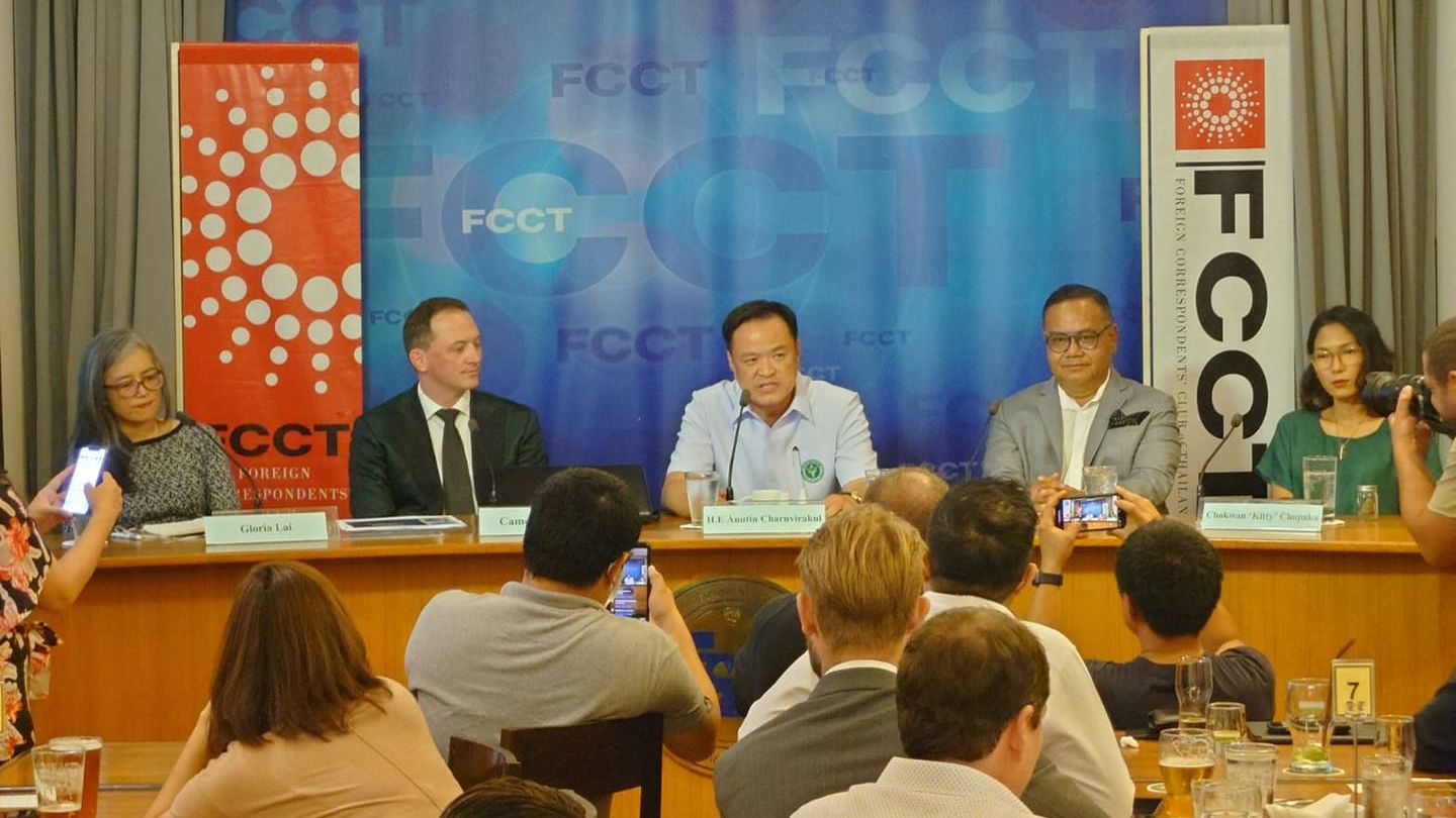 Panelists at the Foreign Correspondents’ Club of Thailand on Thursday, June 6, 2022, (from left), Gloria Lai, Cameron Forni, Anutin Charnvirakul, Julapas Kruesopon, and Chokwan Chopaka. 

