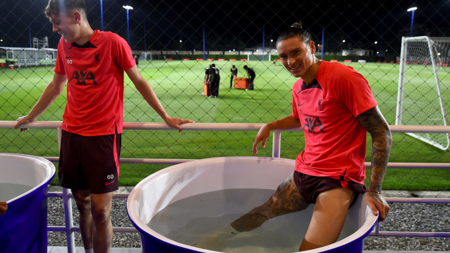 Liverpool F.C. player Darwin Nunez, at right, cools off Sunday after his team’s first training session in Bangkok. Photo: Liverpool FC
