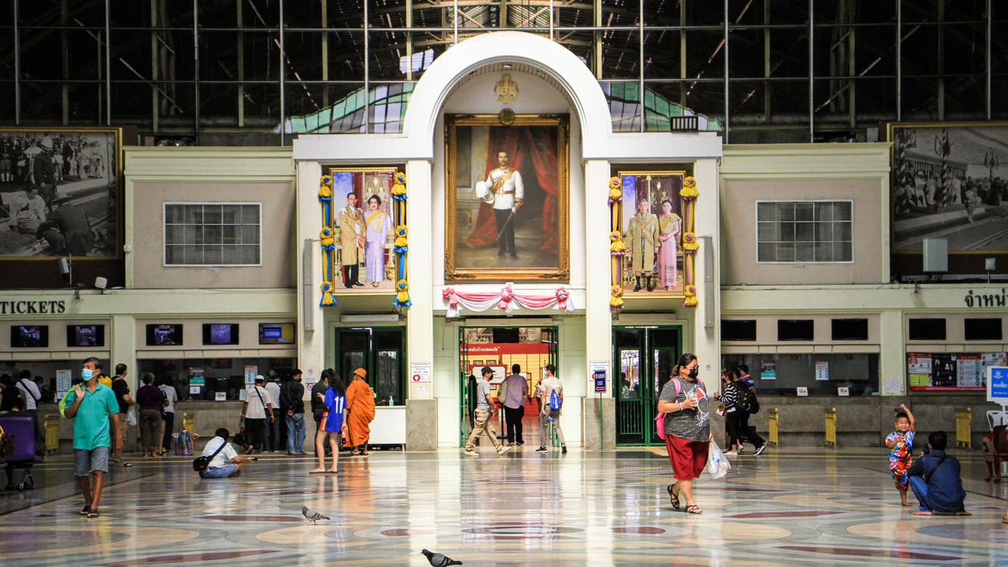 A file photo of the Bangkok Railway Station in December 2021. Photo: Chayanit Itthipongmaetee / Coconuts Bangkok
