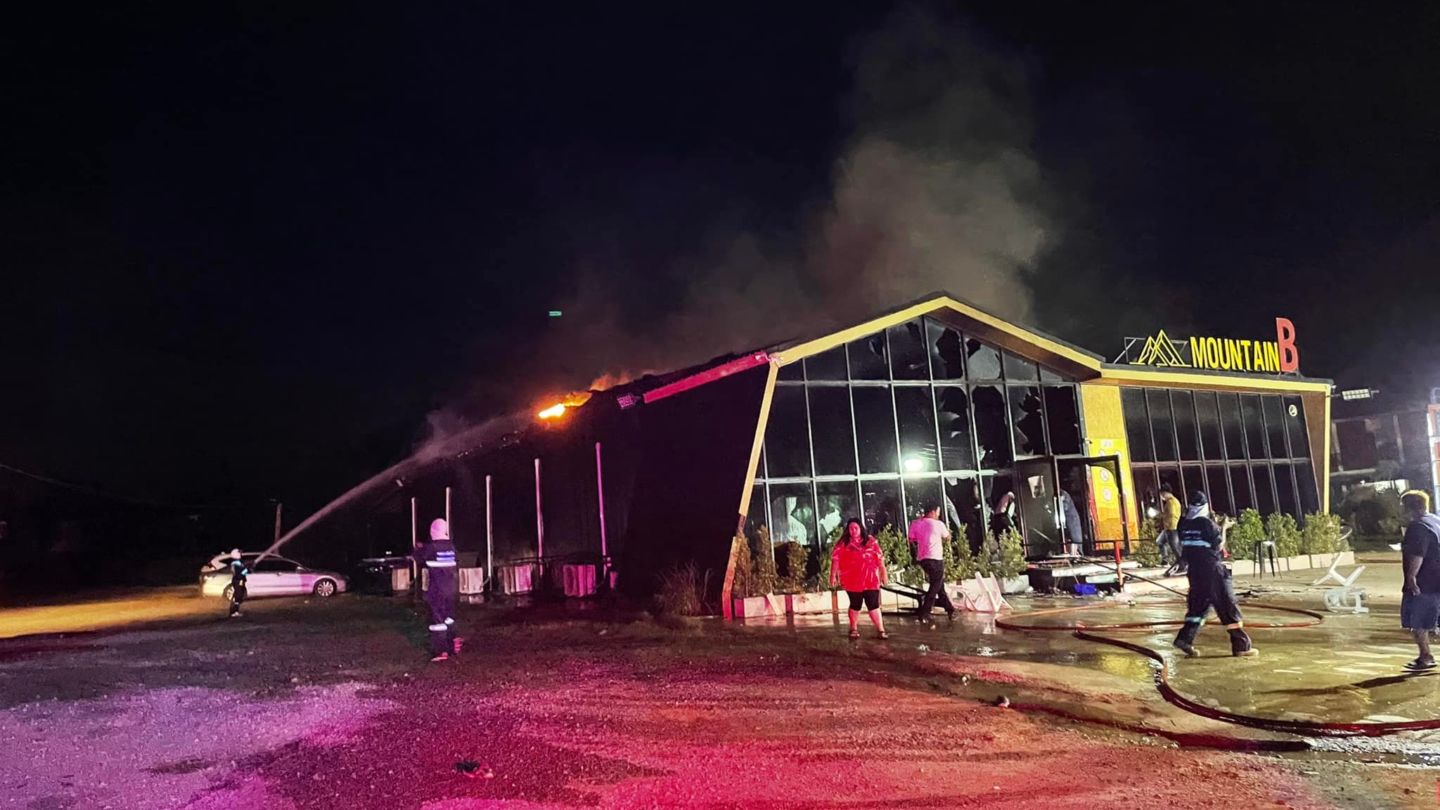Flames await rescue workers early Friday morning at the Mountain B nightclub in Chonburi’s Sattahip district. Photo: Sawang Rojana Rescue Foundation