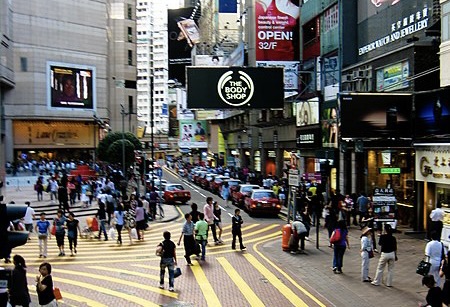 Russell Street. Photo: Wikimedia Commons/iz4aks