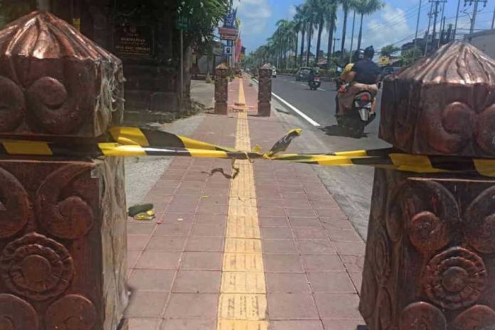 As part of the preparation to host the G20 Summit this November in Bali, authorities on the Island of Gods decided to put up at least 530 bollards on the sidewalks of several main roads. Photo: Obtained.