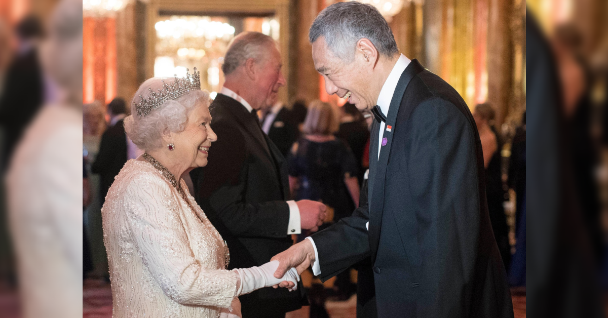 Prime Minister Lee Hsien Loong and Queen Elizabeth II in 2018. Photo: Victoria Jones/Alamy
