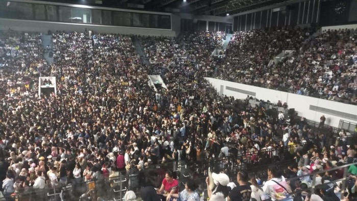 The crowd at Berdendang Bergoyang festival at Istora Senayan indoor arena. Photo: Police handout