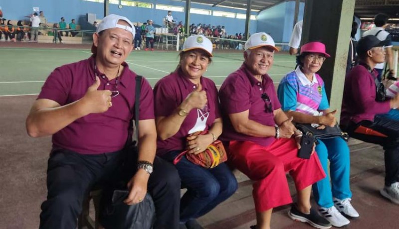 Judge Amin Ismanto (third from left), best known for presiding over several major corruption cases, passed away on Nov. 23, after playing a tennis tournament in Semarang, Central Java. Photo: Obtained.
