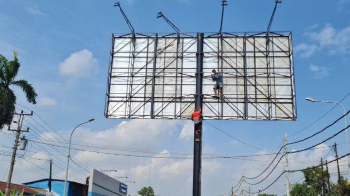 A billboard in Pekalongan after the removal of a controversial ad for laundry detergent that depicted a bra and panties. Photo: Pekalongan Regency