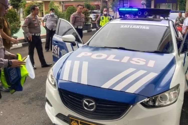 A police car equipped with traffic cameras during a trial run in South Tangerang. Photo: NTMC Polri