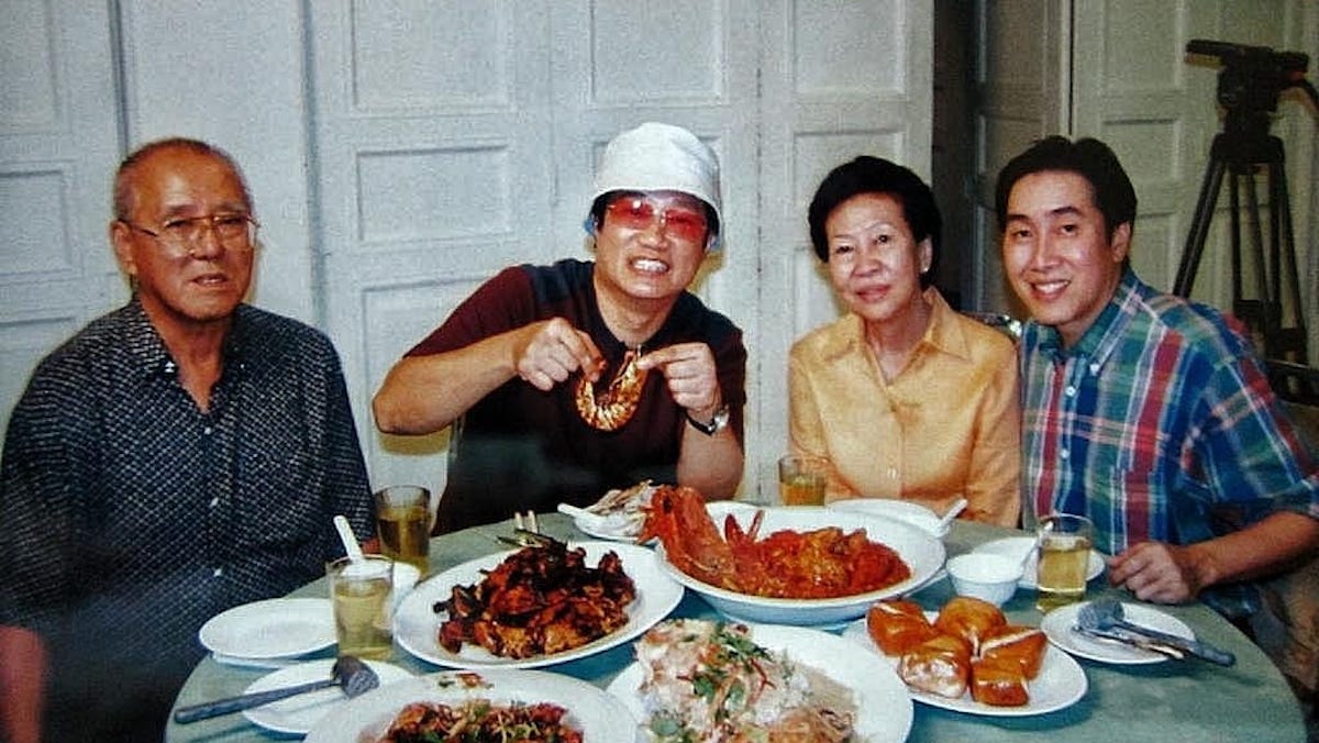 KF Seetoh with Mdm Cher and her family. Photo: KF Seetoh
