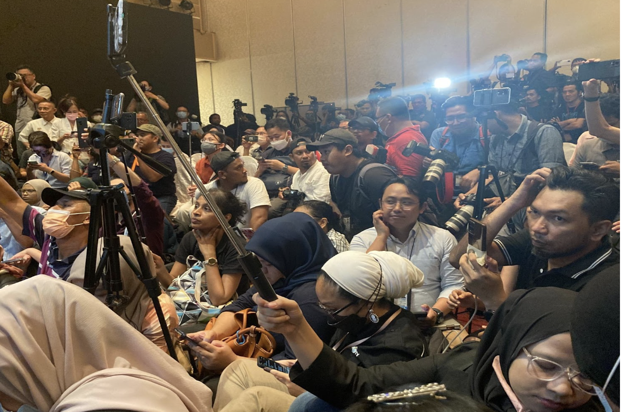 Reporters gather for a press conference at a hotel in Kuala Lumpur during GE15. Coconuts file pic. 
