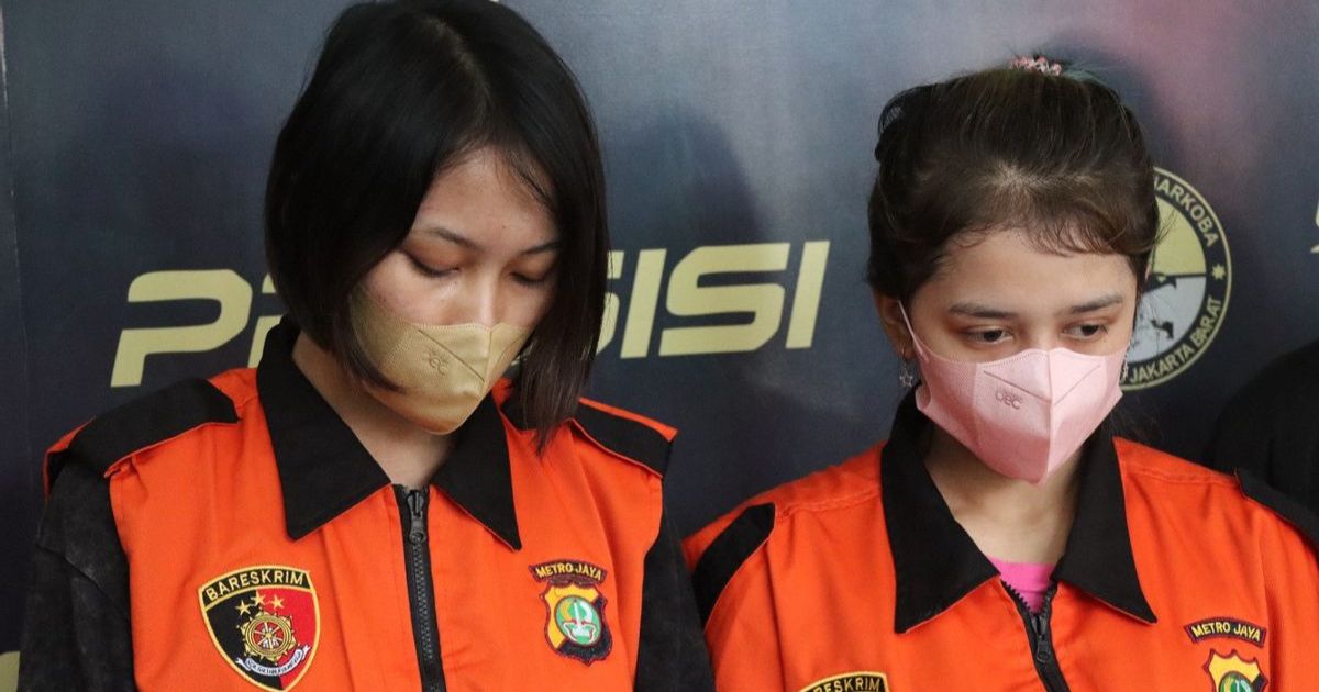 Two young Indonesian women arrested over nude live streams being paraded in front of journalists on March 14, 2023. Photo: National Police