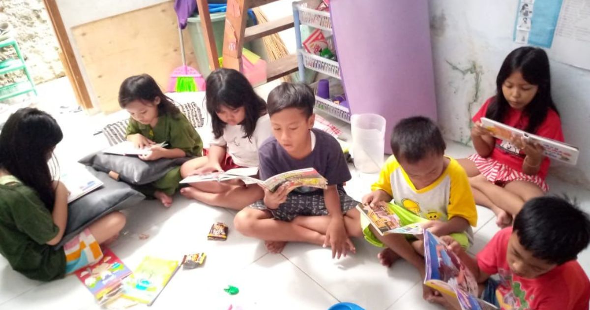 ISCO Foundation is running a literacy program by establishing libraries in 16 centers in Jakarta, giving kids from underprivileged families access to literacy. Photo: ISCO Foundation