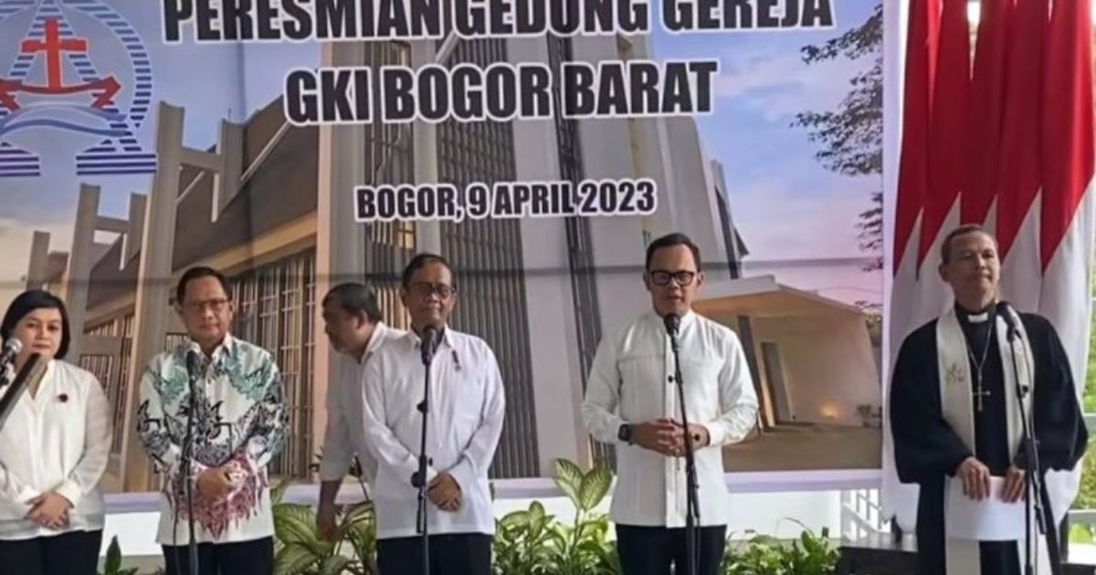 Bogor Mayor Bima Arya (2nd from right) delivering a speech at the inauguration of the GKI Yasmin church building in Bogor on April 9, 2023. Also in attendance were Coordinating Legal, Political, and Security Affairs Minister Mahfud MD (3rd from left) and Home Minister Tito Karnavian (2nd from left). Photo: Handout